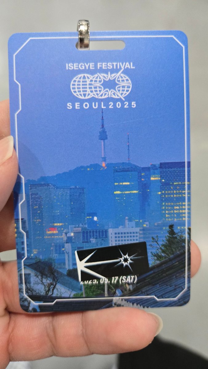 sonwinter1110's tweet photo. 이세페 재밌었습니다!

친구없는 회장이라 혼자 보고 왔지만

다음에도 기회가 된다면 또 보러 갈래요! https://t.co/gaq6d9oXEp