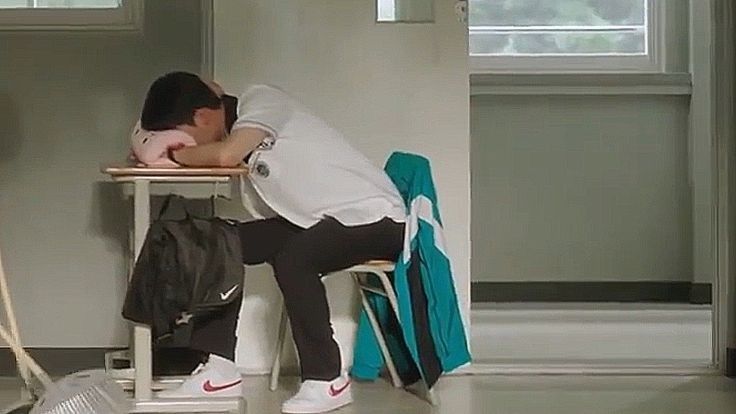 근데 진심 엎드려서 잘때는 엉덩이 저만치 빼야 개꿀잠  잘 수 있음