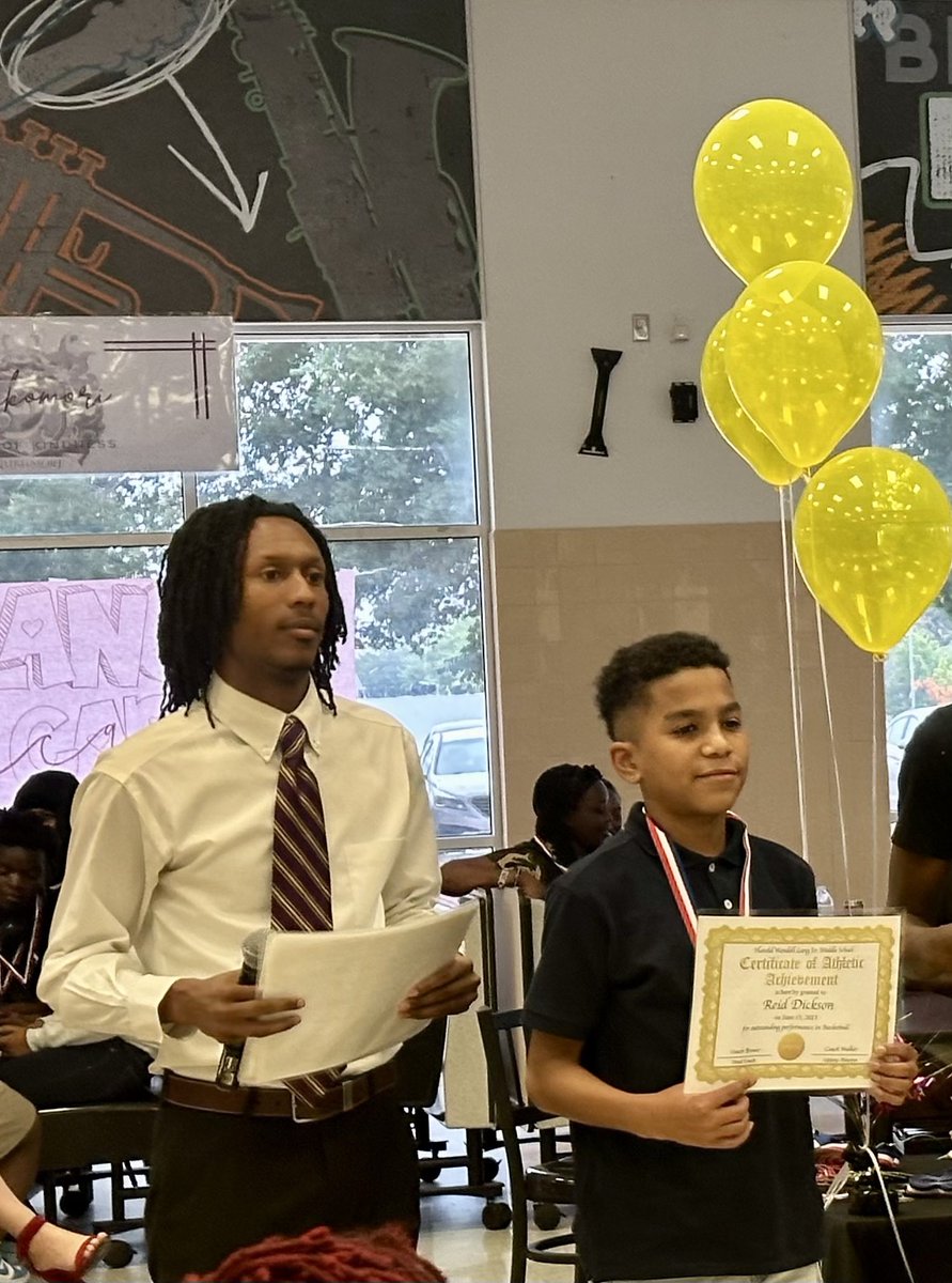 R3id_Dickson's tweet photo. 1st time for everything: Back 2 Back 2 Back basketball MVP at Lang 🥇 🥇 🥇 Grateful for the teammates &amp; @LetsWorkLetsWin who started &amp; FINISHED the job!  🏆 

#FaithWithoutWorks https://t.co/6LlzCpQvoZ