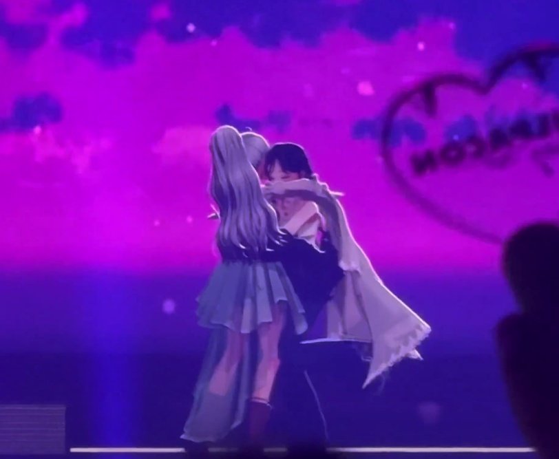 ㅜ
ㅜㅜ
키는 릴파가 더 큰데 허리를 안고 이네가 목을 안아서 릴깅이가 완전 꾸깃꾸깃하게 안긴게 너무 조흠