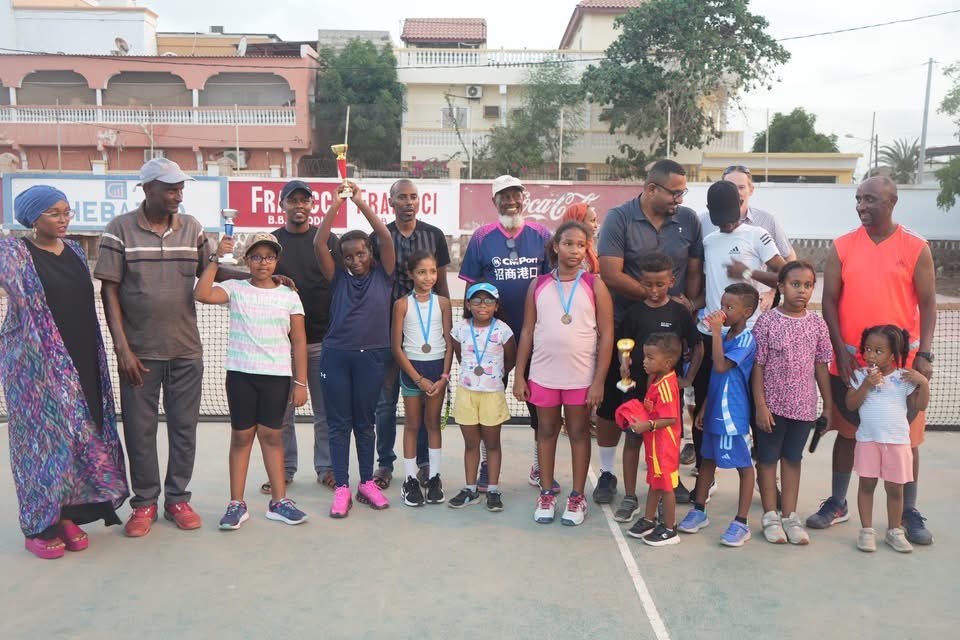 federation34346's tweet photo. Clôture réussie des tournois interclubs jeunes au CNT de Gabode.
Sous l’égide du Secrétariat d’État chargé des Sports, la FDT  a réuni ce week-end les catégories minimes et cadets (7-12 ans) pour des finales placées sous le signe du fair-play et de la passion. 🇩🇯 https://t.co/lpIh8Cr3KI