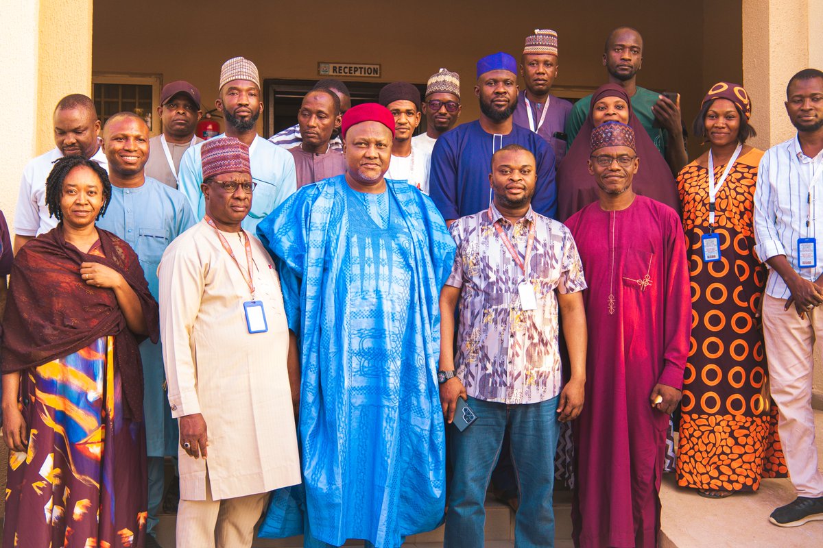 The Faculty of Communication, Management, and Social Sciences, paid a thankful to the Pro-Chancellor and Founder of North-Eastern University, Dr. Sani Jauro.
The visit comes after the successful NUC accreditation and the generous 20% salary increment for all staff.