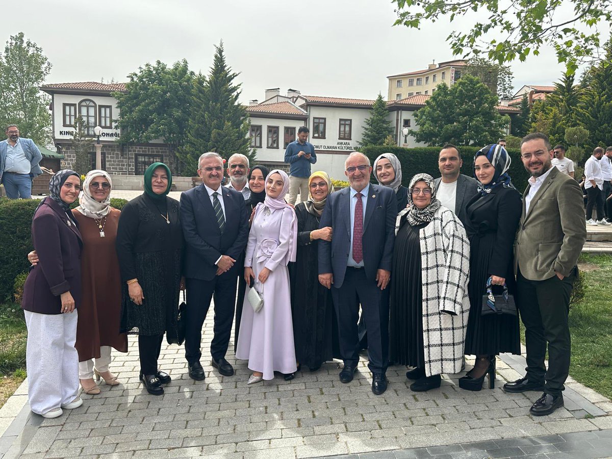 munirkaraloglu's tweet photo. Yeğenim Samire ile Mustafa’nın nişanlarını taktık. Rabbim hayırlısı ile tamamına erdirsin. https://t.co/Cw28pzroMW