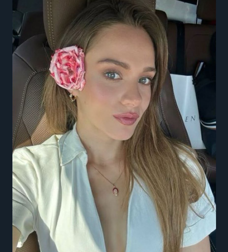 En güzel  oyuncu hangisi ? 
#MirayDaner  diyorsan RT 
#yagmuryüksel   diyorsan Fav

İlk 2000 Oy olan kapak.
<a href="/TelevizyonGaze/">Gazete & Televizyon</a> takip etmeyenlerin oyu gecersizdir.