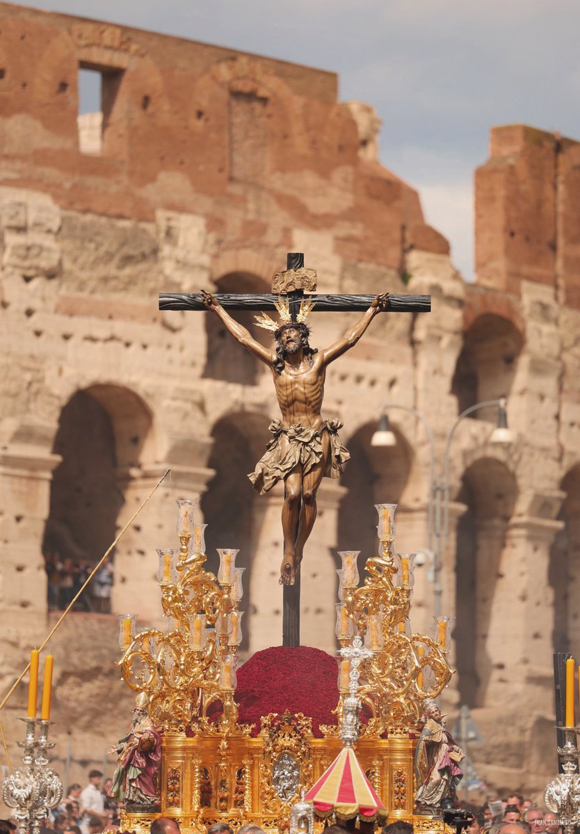 IMPRESIONANTE ESTA FOTOGRAFIA.

<a href="/fransantiph/">Fran Santiago</a> 

#ProcesiónRoma25