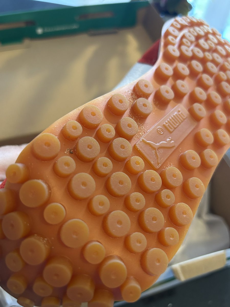 Hi <a href="/schuh/">schuh</a> why do you think my new holiday trainers arrived today with a bit of beach already on them?