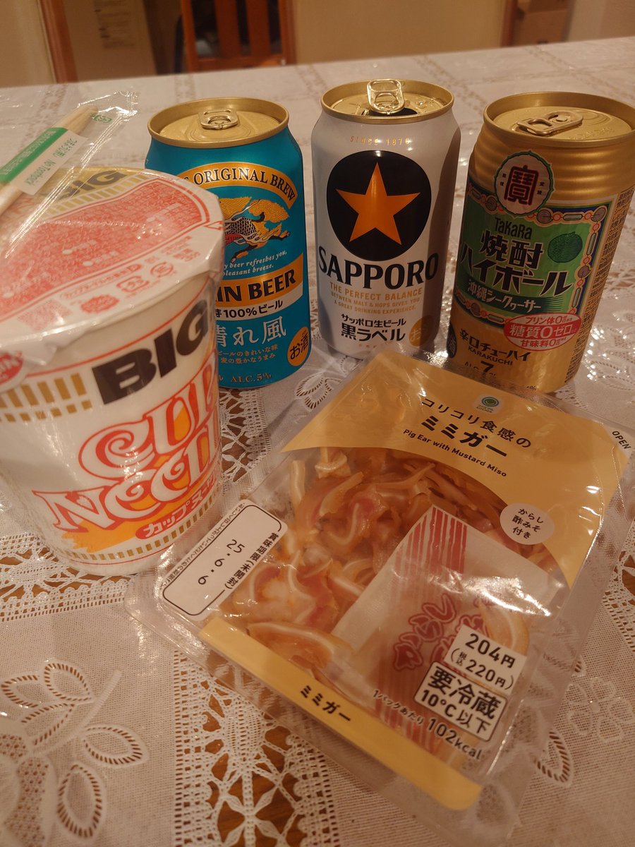 cresta64z's tweet photo. 普段寝てる時間に久々カップ麺、うまい https://t.co/g0Wu2tz8QZ