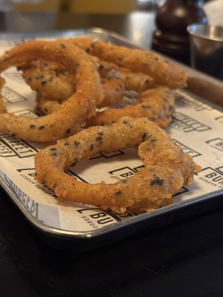 VerucaSalt78's tweet photo. Just had the most amazing lunch @GordonRamsay Street Burger O2, the best burger I’ve ever eaten and the onion rings are superb. #amust #burger #onionrings https://t.co/ABhLysQ5at
