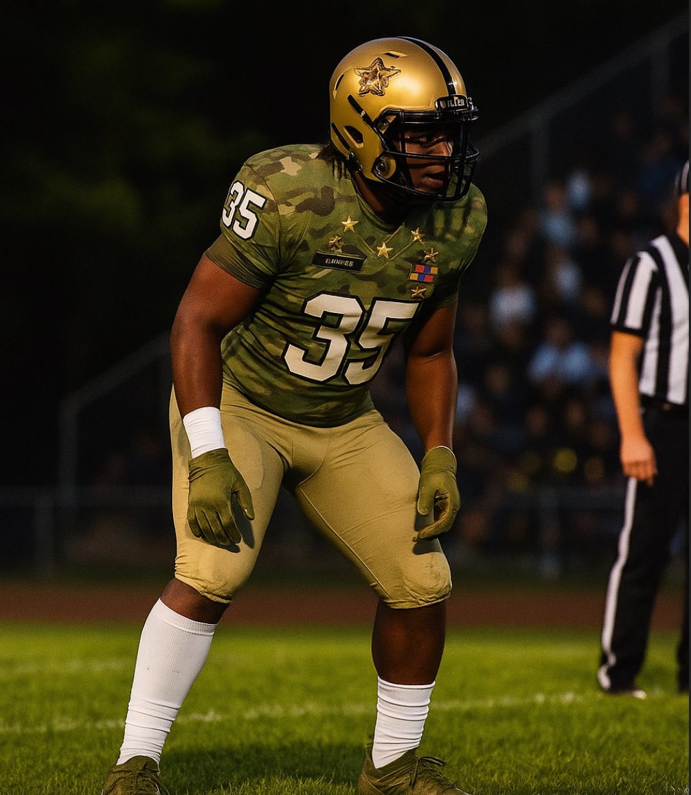 I-Rob is our Field General on Defense. Highest football IQ for any Sophomore I’ve ever coached. Runs our Defense as well as any Linebacker who’s played at Buchholz (we’ve had some great ones lately 👀). At Mike LB give me #IntangiblesOverMeasureables every time!