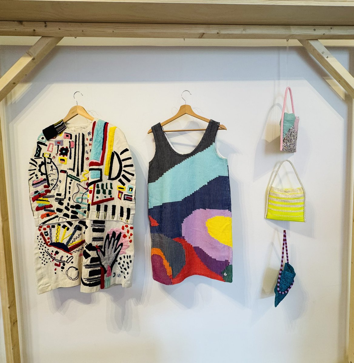 embagtalemania's tweet photo. La Embajada de Guatemala en Alemania presente en #BerlinDesignWeek en acompañamiento a @InguatPrensa y diseñadores guatemaltecos presentando la creatividad, cultura y talento nacional para inspirar al mundo. #DiplomaciaComercialGT https://t.co/fcWxI3ZVLK