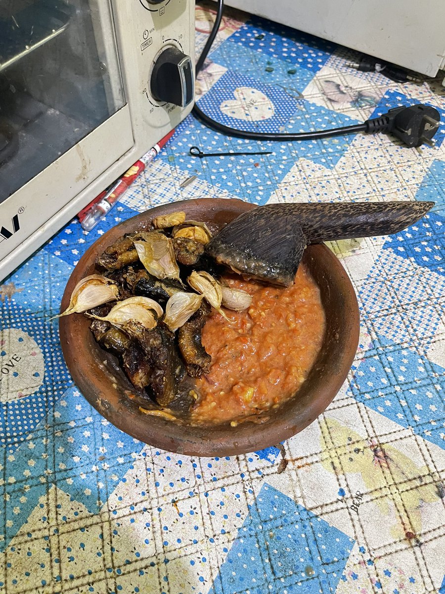 🙎🏻‍♂️: yang pengen maem belut, yok beli sbs 😍😍
Me : ayo beli belut mentah aja, tak masakin sampe blenger 😬.
Sbs 1 porsi 40 rb, klo beli belut mentah dapet stengah kilo buat makan 2x (ber 2)