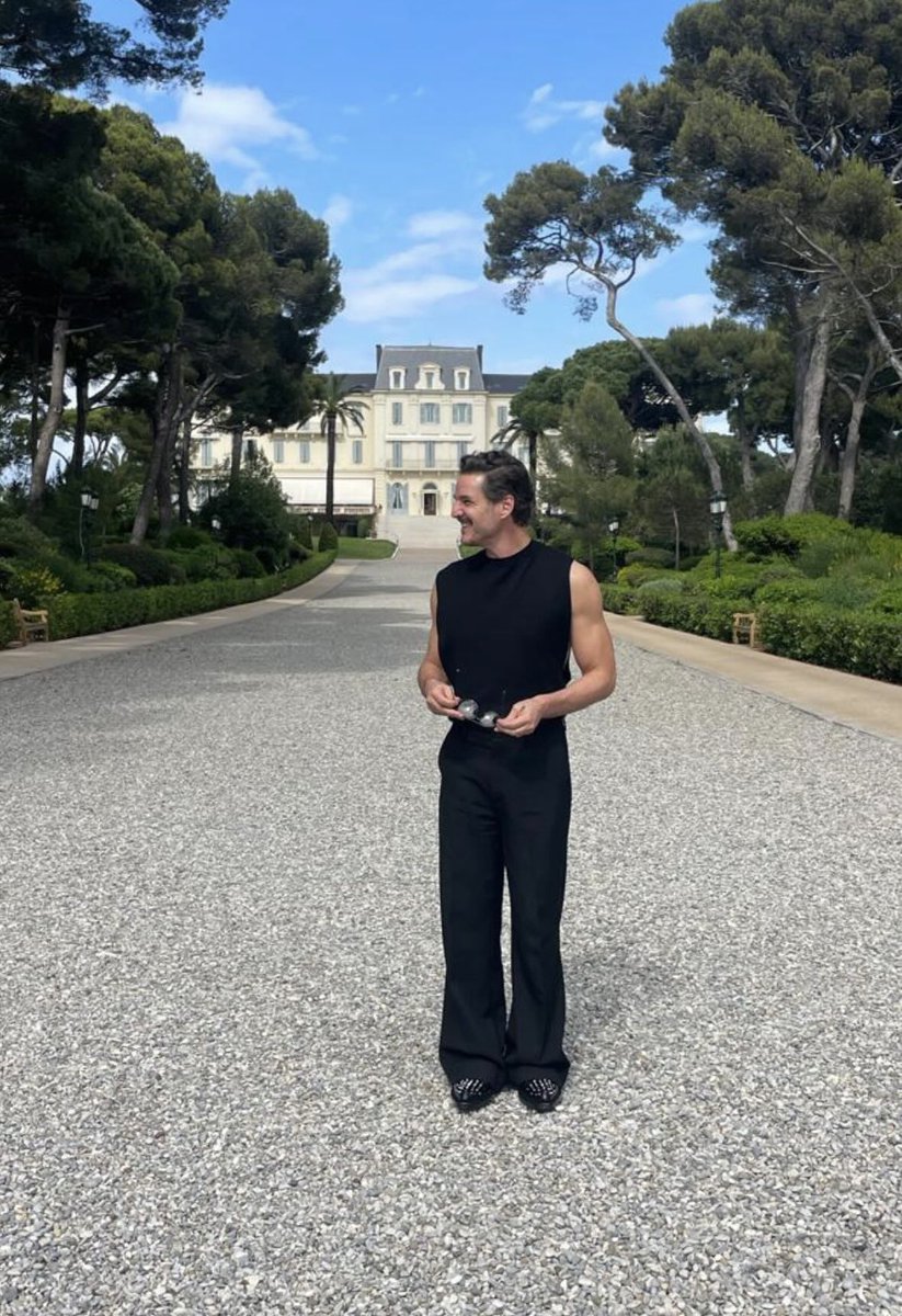 pascalarchive's tweet photo. Pedro Pascal at Cannes 

📸 halinareijn | instagram stories https://t.co/nVfR29AocU