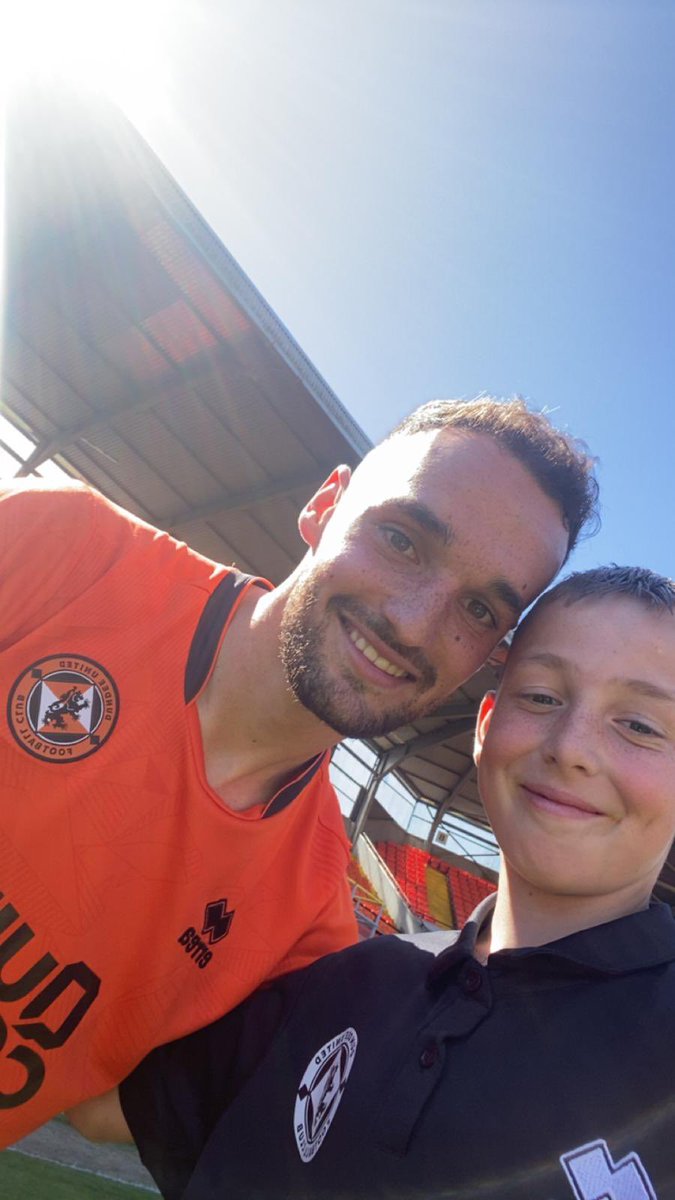 ahowe10's tweet photo. Europe here we come. ✈️⚽️🧡🖤 https://t.co/EDTot0B0sY