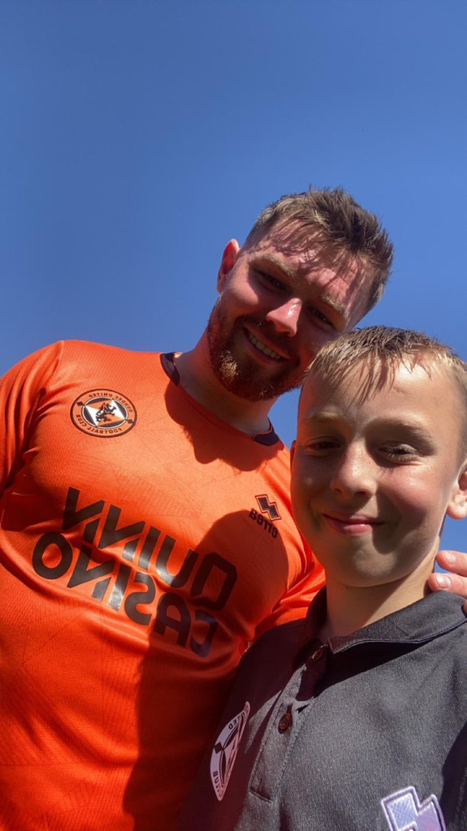 ahowe10's tweet photo. Europe here we come. ✈️⚽️🧡🖤 https://t.co/EDTot0B0sY