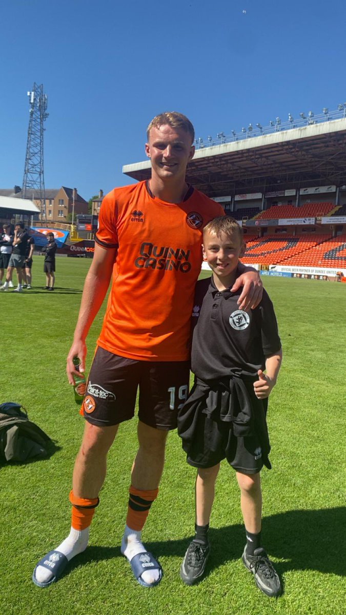 ahowe10's tweet photo. Europe here we come. ✈️⚽️🧡🖤 https://t.co/EDTot0B0sY