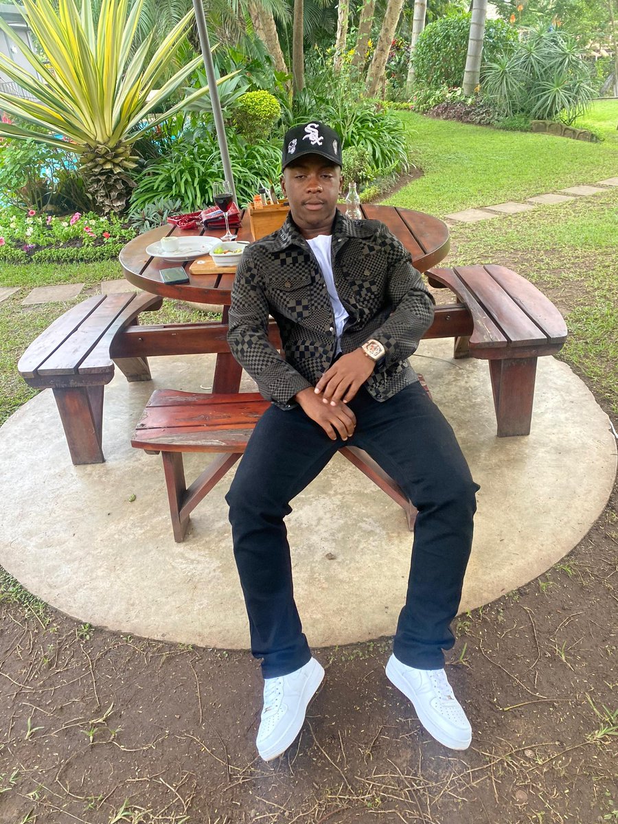 kamwendo_'s tweet photo. Appreciating the little things and the big. https://t.co/cuvE8yztDl