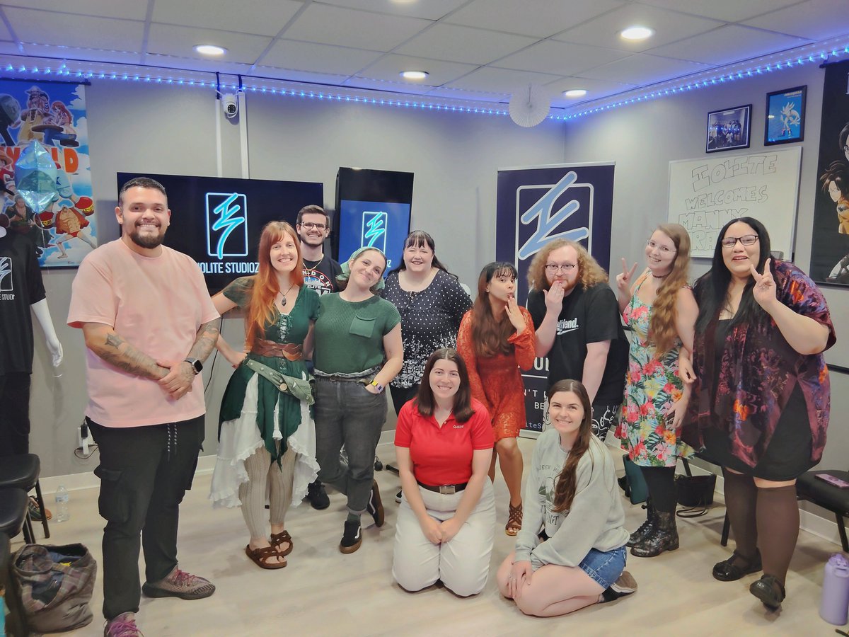 IoliteStudioz's tweet photo. What a great class at Iolite this Thursday!  Manny Aragon rocked the house as our director! Our awesome students were happy! https://t.co/rAfqzu1Kft