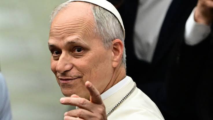 “Es un compromiso irrenunciable para cualquiera que en la Iglesia ejerza un ministerio de autoridad, desaparecer para que Cristo permanezca” (Leon XIV). Qué programa tan luminoso y contracultural.