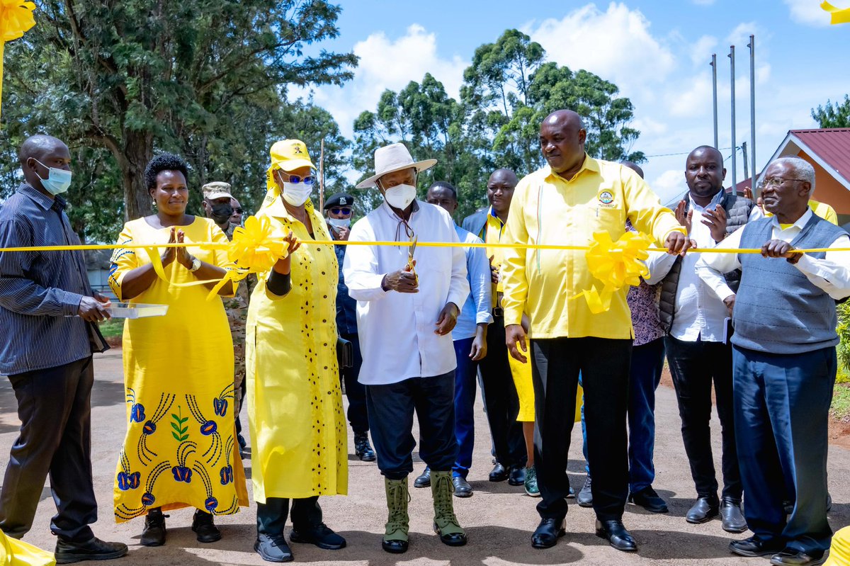 JaneBarekye's tweet image. In Kyenjojo District. Today, H.E the President @KagutaMuseveni with Mama @JanetMuseveni commissioned the presidential skilling hub.  I ague Kyenjojo communities to take advantage of this hub to gain more skills. Mostly the youth.
I thank the President for this initiative that has…
