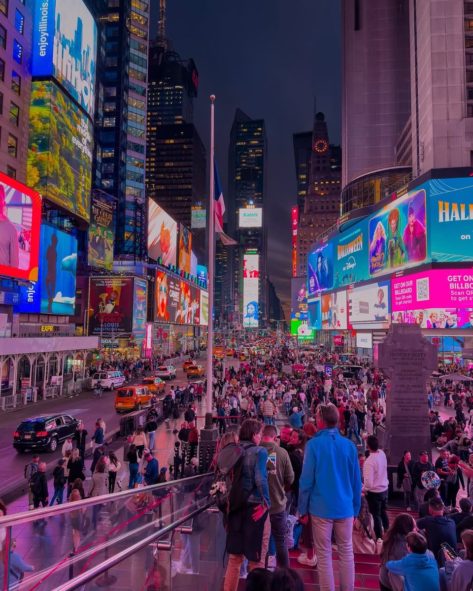 PrettyCitiesX's tweet photo. Times Square, New York https://t.co/FEuxlnU5gk