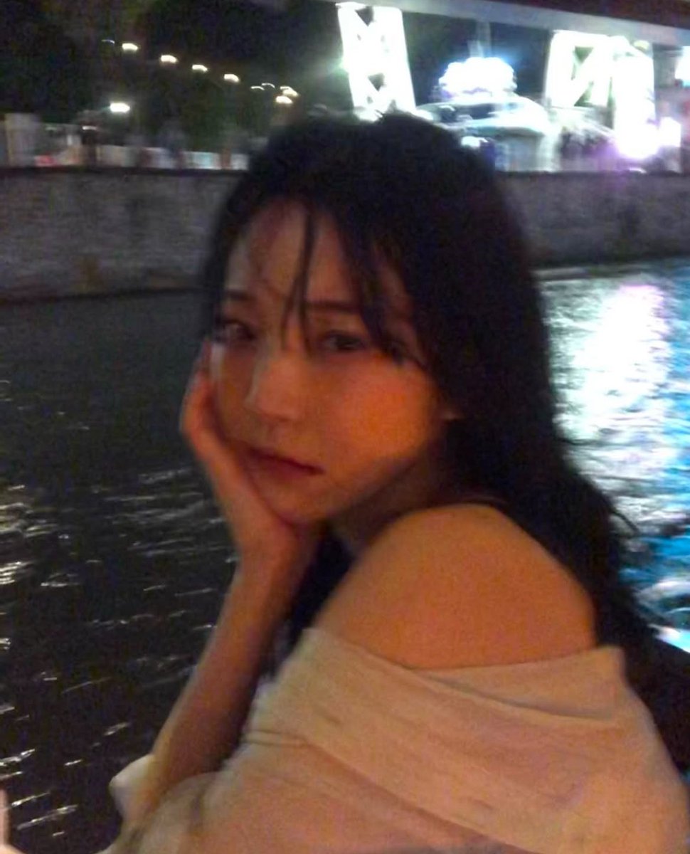 jiaheon's tweet photo. As the sun slips beneath the trees, I sit in the river, letting the cool current carry the last warmth of day. Night rises gently around me, quiet and full of stars. https://t.co/A1L2ch7VnI