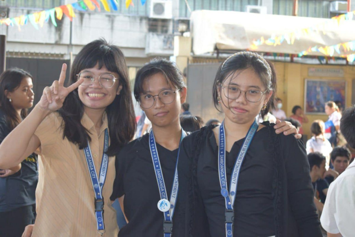 Meals__'s tweet photo. Imissyou guys, haystt my trio https://t.co/BCp8x8T9h7