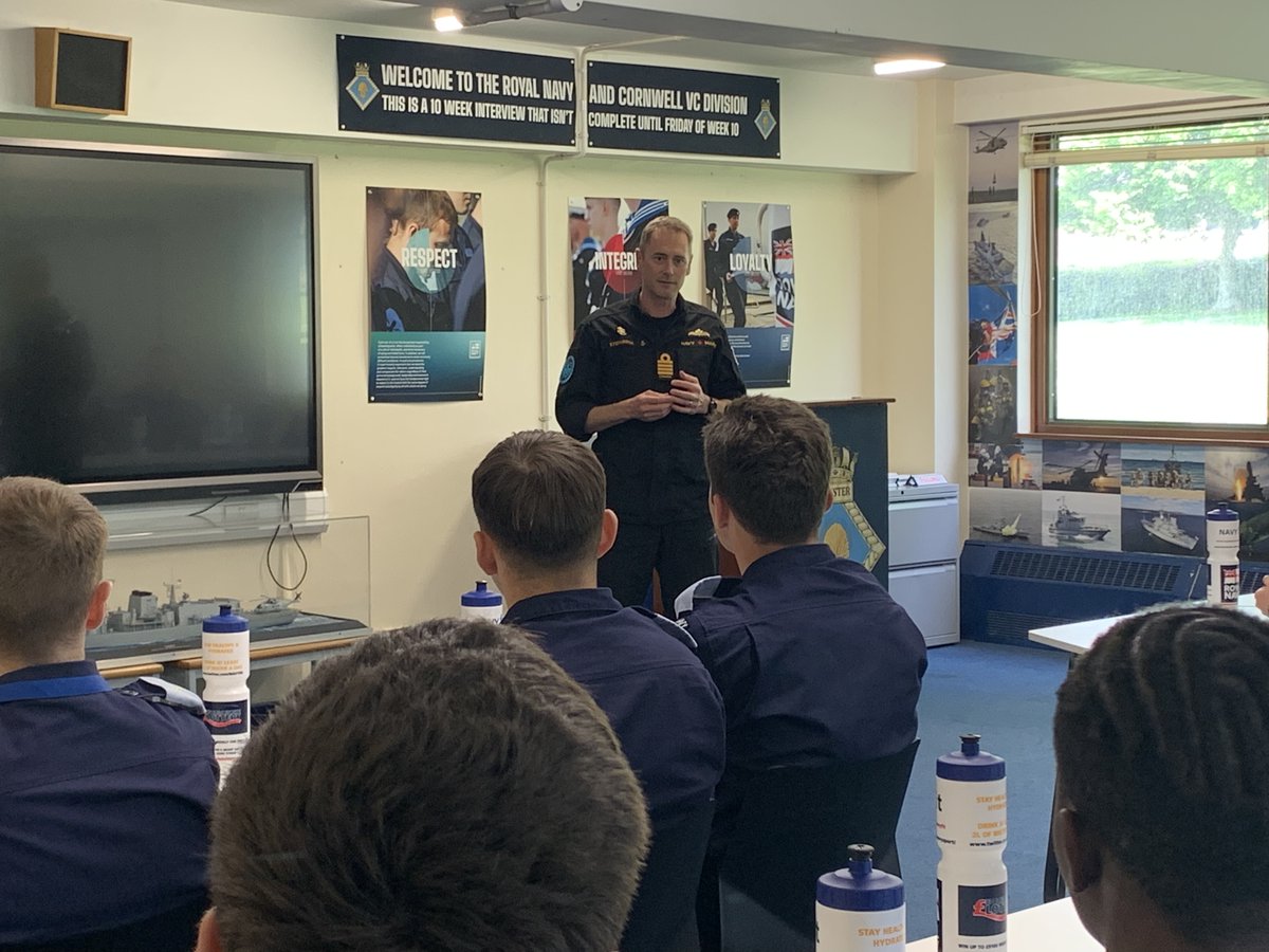 La Marine canadienne (@marineroyalecan) on Twitter photo Le Groupe de l’instruction de la Marine ont récemment rendu visite à la <a href="/RoyalNavy/">Royal Navy</a> pour explorer de nouvelles façons de former les militaires subalternes. Apprendre de nos alliés renforce notre interopérabilité crée une flotte plus forte. ⚓🤝#AiderDirigerCombattre Le Groupe de l’instruction de la Marine ont récemment rendu visite à la <a href="/RoyalNavy/">Royal Navy</a> pour explorer de nouvelles façons de former les militaires subalternes. Apprendre de nos alliés renforce notre interopérabilité crée une flotte plus forte. ⚓🤝#AiderDirigerCombattre