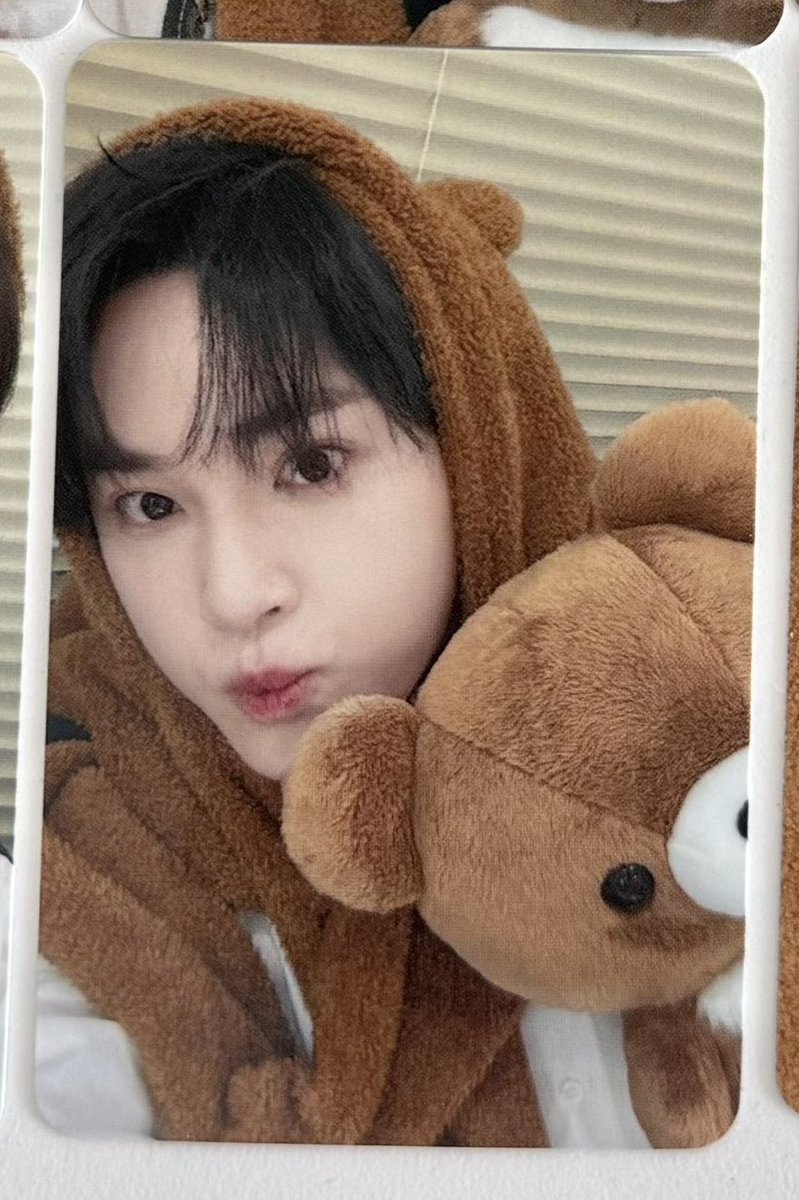 addshucart's tweet photo. i need these haknyeon pcs so bad 😭 https://t.co/uAfNOL8ckL