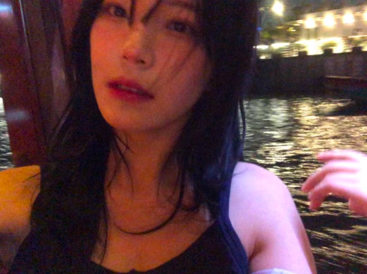 jiaheon's tweet photo. Drifting in the stillness, I sit in the boat as the sky deepens to twilight. The water mirrors the stars, and the world softens into quiet and shadow. https://t.co/ImsMZAO3uT