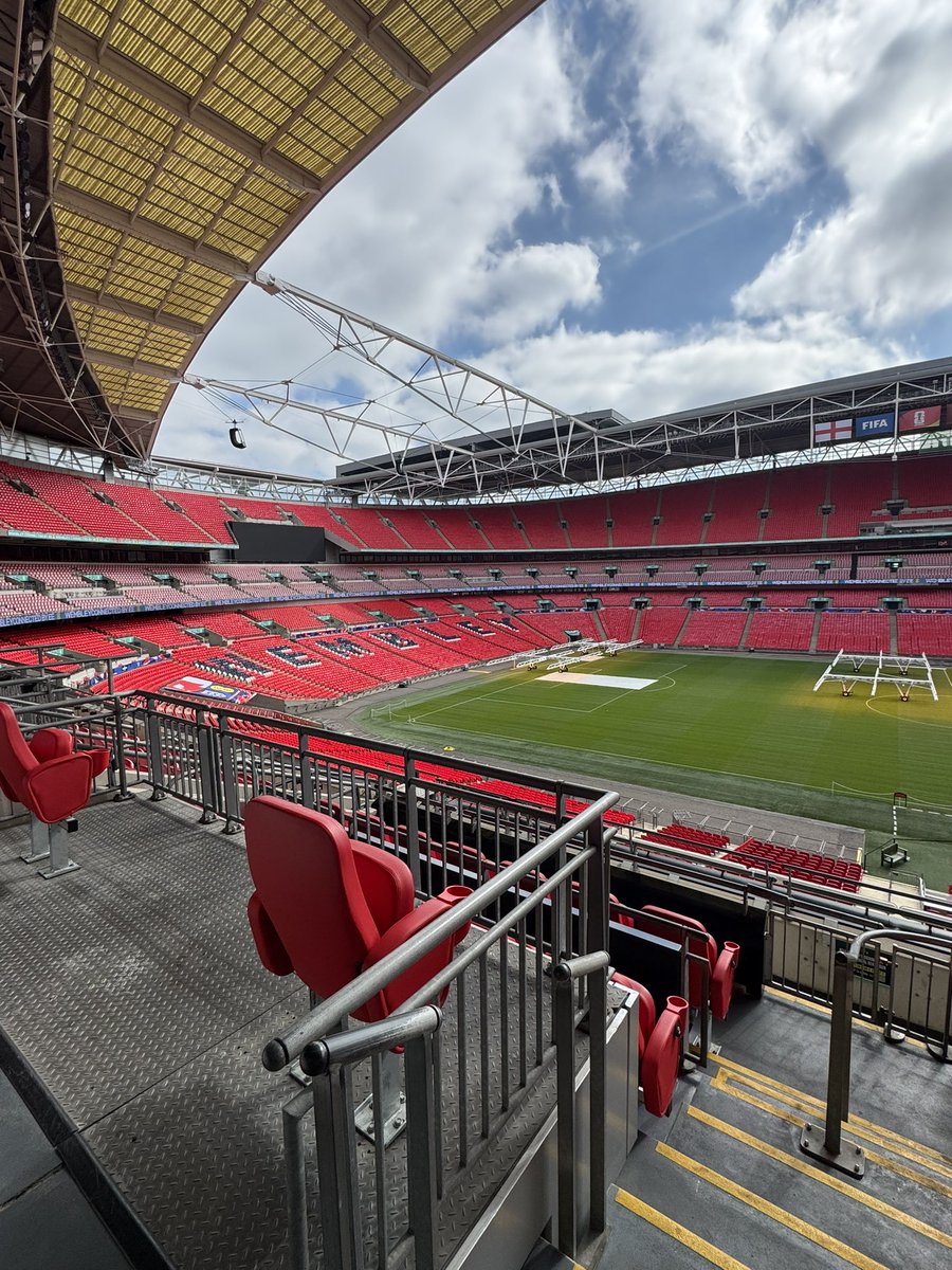 Not made it to the #FACupFinal  personally this year, but wishing all the <a href="/BerksandBucksFA/">Berks & Bucks FA</a> club and league volunteers that are attending, a great day out in the sunshine <a href="/wembleystadium/">Wembley Stadium</a>