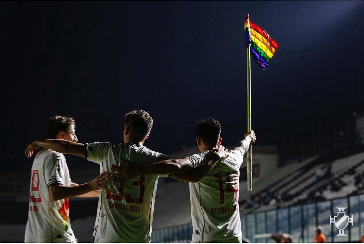 Confraria_Vasco's tweet photo. Dia Internacional contra a homofobia

Fomos o 1º clube do Brasil a jogar uma partida OFICIAL com uma camisa em combate à homofobia

Atitude SE VESTE!

Muito orgulho de termos liderado essa briga, mesmo que por pouco tempo. https://t.co/YTrfPnUKxo