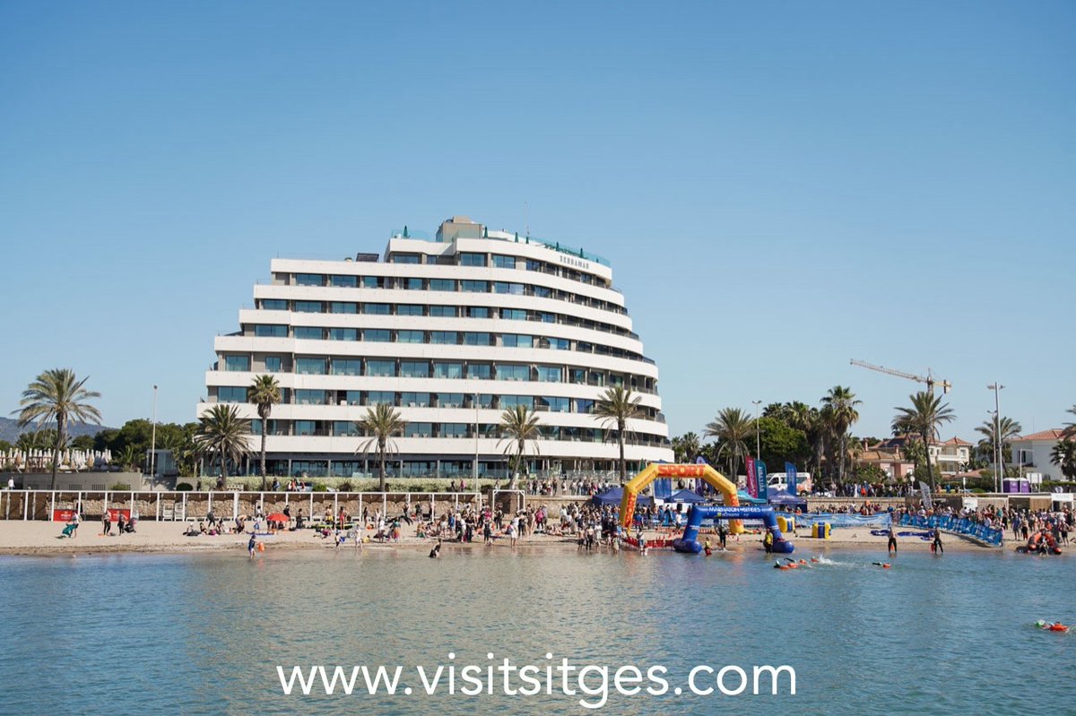 VisitSitges's tweet photo. dejo esto: Més de 500 nedadors van omplir Sitges d’emoció i esport! 💪🏊♂️🏊♀️
📅 Properes cites: Begur, Sant Feliu, Cadaqués i Eivissa!
📸 Més info i fotos 👉 https://t.co/5KiYfleJPR
#Marnaton #Sitges #Natació #Esport #AigüesObertes 💙 https://t.co/IkrNyltq0T