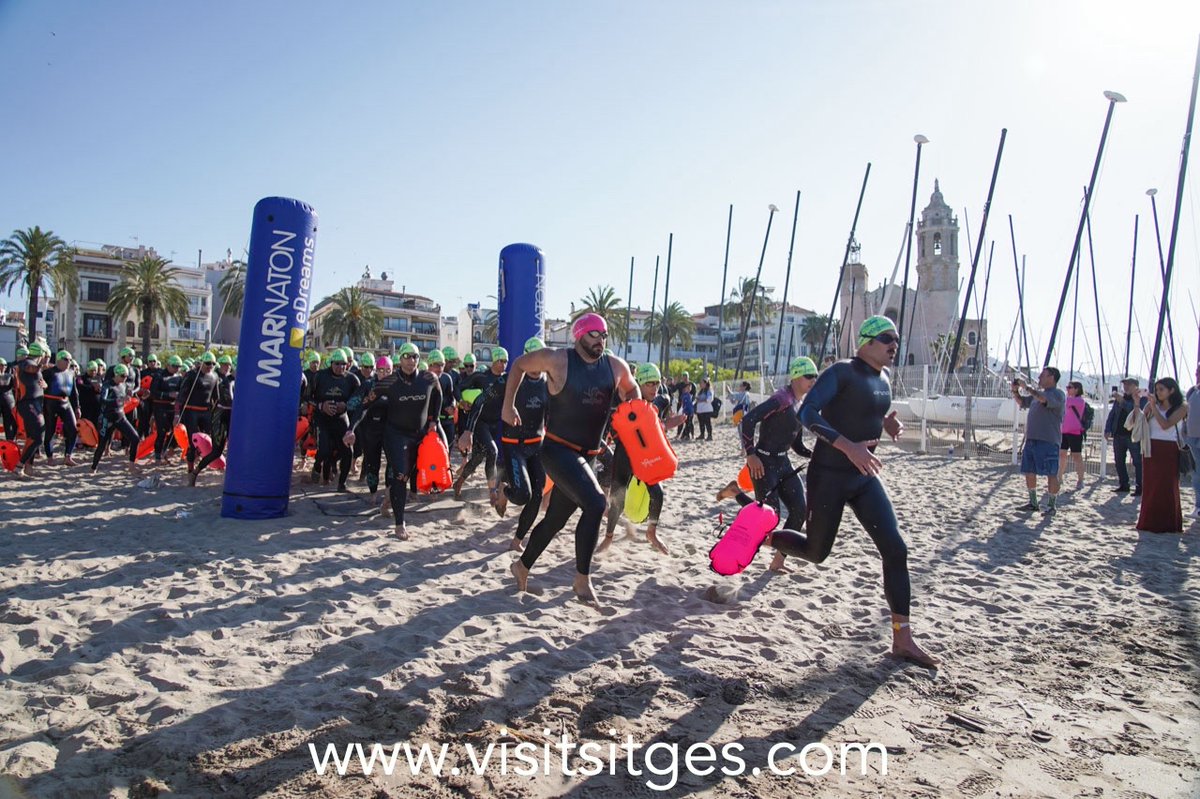 VisitSitges's tweet photo. dejo esto: Més de 500 nedadors van omplir Sitges d’emoció i esport! 💪🏊♂️🏊♀️
📅 Properes cites: Begur, Sant Feliu, Cadaqués i Eivissa!
📸 Més info i fotos 👉 https://t.co/5KiYfleJPR
#Marnaton #Sitges #Natació #Esport #AigüesObertes 💙 https://t.co/IkrNyltq0T