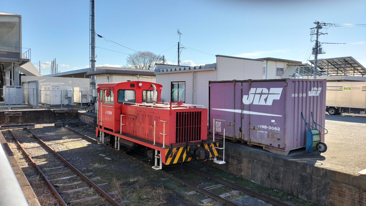 haruki77_wan's tweet photo. #お前もうそれ撮れないだろ選手権
あの頃の竜王駅と先月転属陸送されたDB500-54と廃車陸送された協三20㌧予備機。3月15日のダイヤ改正で入換形態が変わり、過去のものになりました。 https://t.co/4geATLIXUA