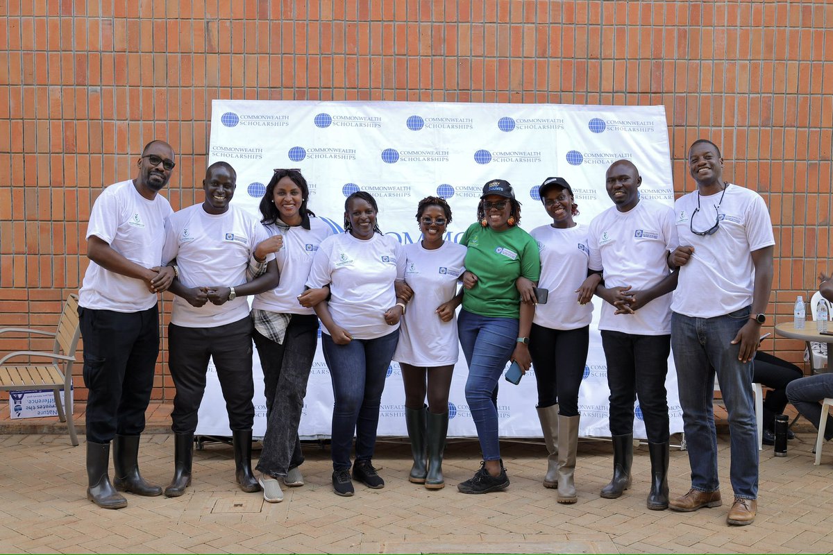 Strengthening resilience &amp; response to crises 
@CSFAAU in partnership with @AgaKhanUni's Environment Club planted trees as part of their 650-tree commitment to commemorate #Comms@65. 

These future leaders continue to support  environmental protection. 

#CommonwealthForFuture