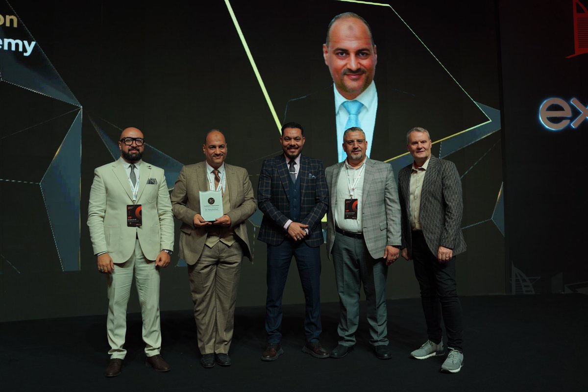 Ektifaacademy's tweet photo. من فعاليات اليوم الثاني “قمة متداولي الفوركس” – دبي 2025، حيث كرّمت أكاديمية إكتفاء للإستشارات والأعمال نخبة من المدربين المتميزين وشركائها تقديراً لكفاءتهم وإسهاماتهم المهنية 
@AhmadAlhindi83 
@Target91046771 
@KhalidAlal46464 
@Fhd11M https://t.co/MKna79qknE