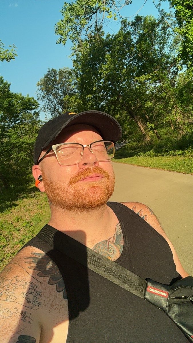 GingerCubX_DSM's tweet photo. this is what a summer glow looks like 💅 https://t.co/bzgsoejri1