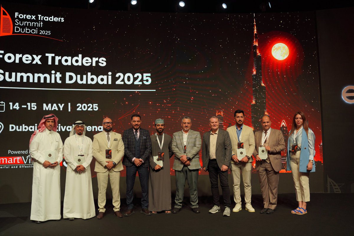 Ektifaacademy's tweet photo. من فعاليات اليوم الثاني “قمة متداولي الفوركس” – دبي 2025، حيث كرّمت أكاديمية إكتفاء للإستشارات والأعمال نخبة من المدربين المتميزين وشركائها تقديراً لكفاءتهم وإسهاماتهم المهنية
@AhmadAlhindi83 
@Target91046771 
@KhalidAlal46464 
@Fhd11M https://t.co/ZbhRhwCNip