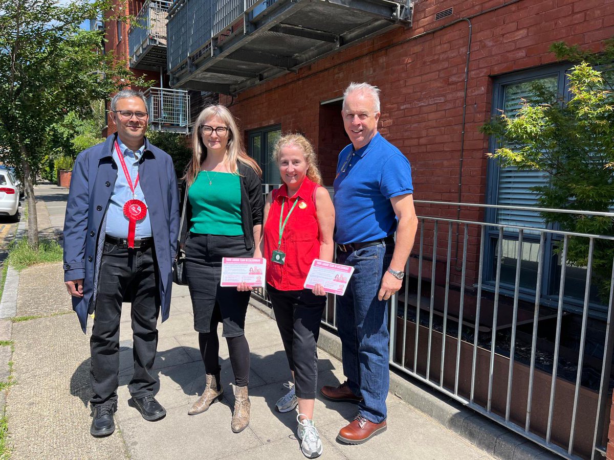 Out in Caledonian Ward this morning with brilliant councillors and members. 

Speaking to residents about local issues and standing up for our communities. Labour is working hard all year round.
#islingtonsouthlabour 
#labouronyourside ❤️❤️🙏🙏🌺🌺