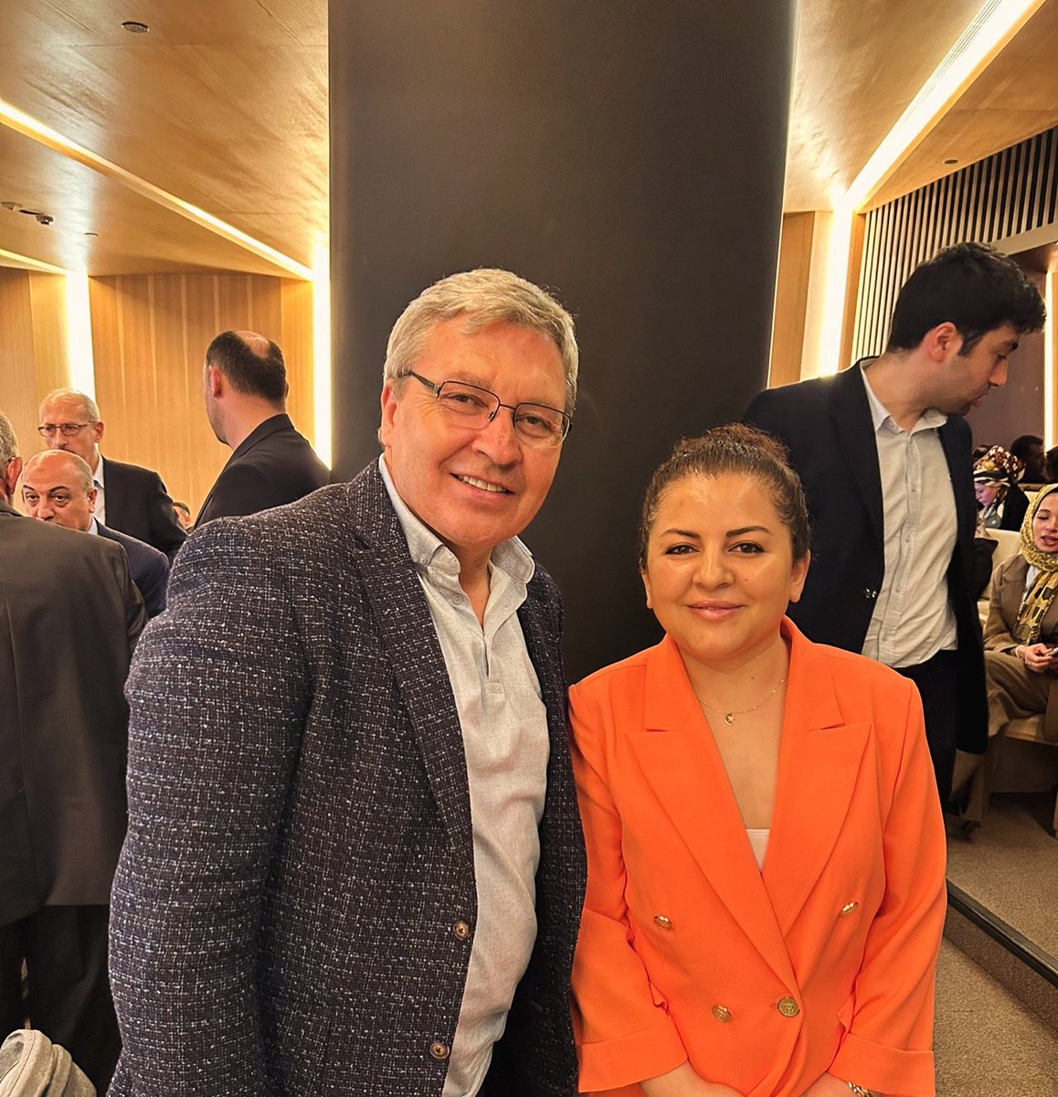 Geçmiş dönemde birlikte siyaset yapmaktan onur duyduğum, bugün ise Ankara Büyükşehir Belediye Başkanı Sn. Mansur Yavaş’ın siyasi danışmanlığı görevini yürüten Sn. Feramüz Üstün <a href="/feramuzustun/">Feramuz Üstün</a> ile güzel bir kare. Geçmişin emeğine, bugünün sorumluluğuna saygıyla…