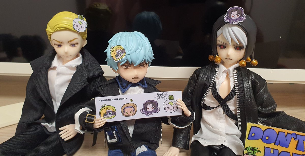 #2025_암살팀_카페 
#LA_SQUADRA_ESECUZIONI

엽서와 스티커 놔두고왔는데 잘 챙겨가셨는지 모르겠네요. (스티커는 칼선 없게 출력해서 직접 오셔서 사용하셔야함 ㅠ ·̫ ㅠ)
지나치게 행복하면 정신을못차리는병 있어서 구경만 신나게 하고 사진은 한장밖에못찍어왔지만 그럼에도 행복했어요ㅠㅠ