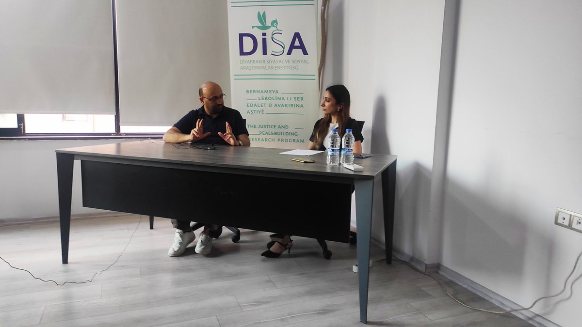 "Sinema alanında başarının ölçüsü, ödül almaktan ziyade, bu alana bir katkıda bulunmak ve bu alana hizmet edecek gençleri yetiştirmektir."
<a href="/disaenstitu/">Diyarbakır Siyasal ve Sosyal Araştırmalar Enst.</a> 
<a href="/ozkan_cinamed/">Özkan Küçük</a> 
<a href="/yenturkbusra/">Büşra Yentürk</a> 
<a href="/Rojbashfilm/">Rojbash Filmi</a>