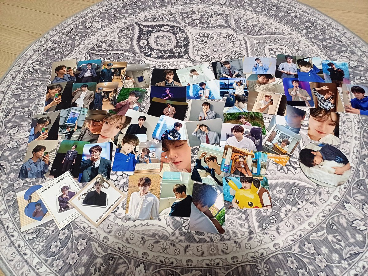 그동안에 만들었던 굿즈가 급 궁금해져서 고이 모셔놨던거를 살펴보니
주완이꺼를 많이 만들었내영😅
태빈이꺼도 더 많이 만들어봐야겠어영🥹

#차주완 #CHAJOOWAN
#이태빈 #LEETAEVIN