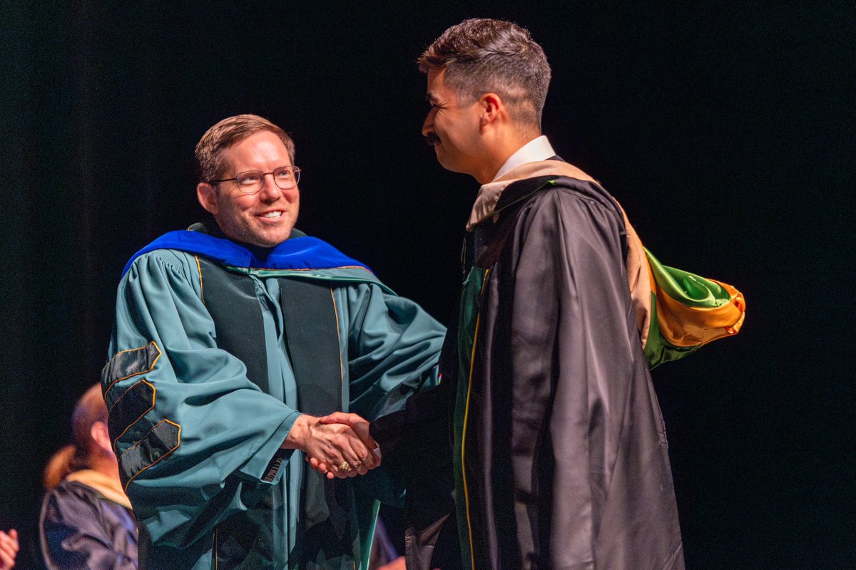 Baylor_MBA's tweet image. Hooding Ceremony ✅ So proud of these grads! #BaylorMBA