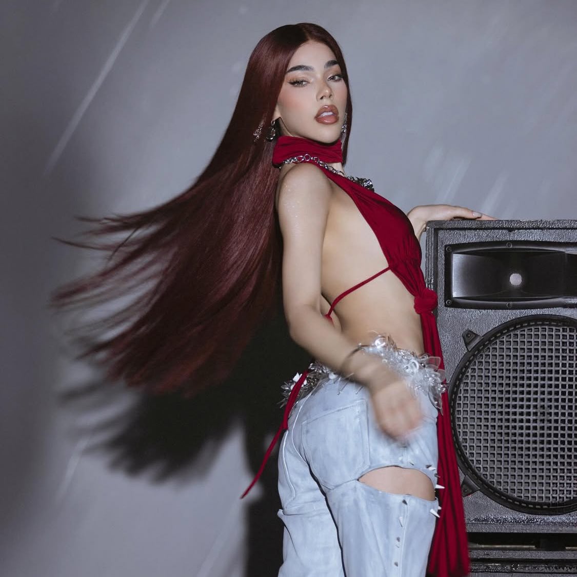 KeniaOsSitio's tweet photo. Kenia OS hace historia y con “Bate” (246K) logra el mayor debut por una artista femenina mexicana en la historia de Spotify Brasil. https://t.co/Zcp97DSKme