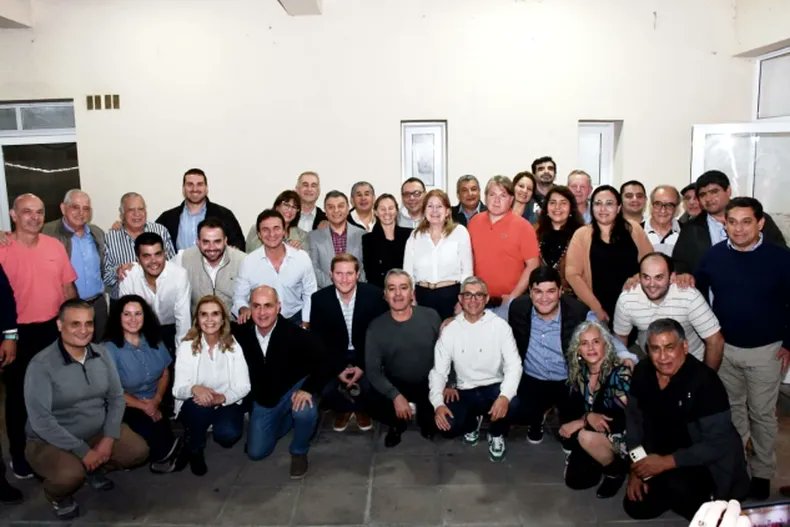 #Tucumán: la UCR opositora a Milei le abre la puerta a Campero y quiere a Roberto Sánchez candidato

La intervención, el pedido de internas y las viejas grietas que se abren camino a octubre

🔗 letrap.com.ar/c5415974
✍️ <a href="/lsallaberry/">Leandro Sallaberry</a>