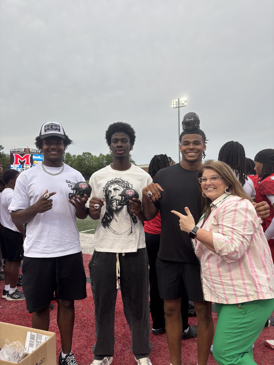 julescafe88's tweet photo. Great Spring game at Milton last night. Loved celebrating last year’s champs with helmets to go with those rings. https://t.co/xHWWTgK9VS