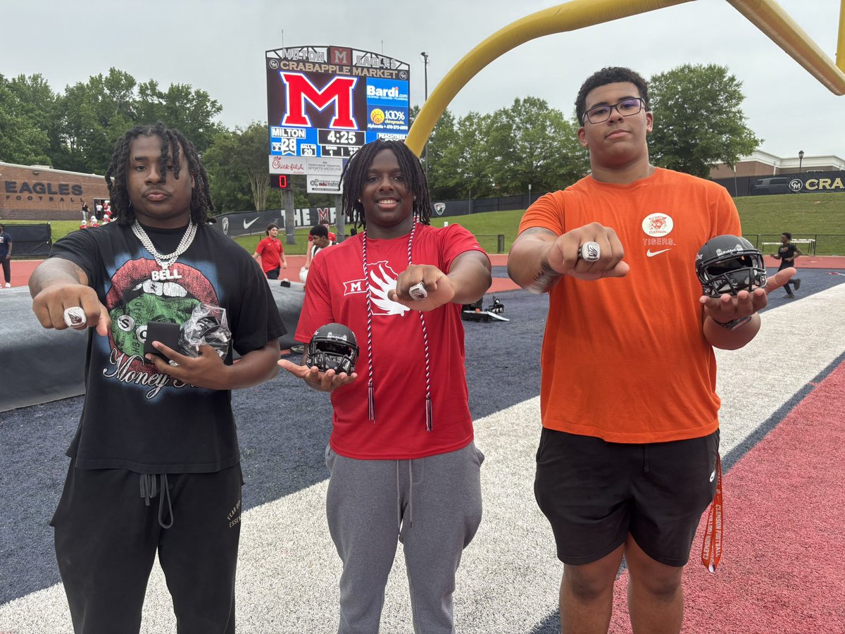 julescafe88's tweet photo. Great Spring game at Milton last night. Loved celebrating last year’s champs with helmets to go with those rings. https://t.co/xHWWTgK9VS