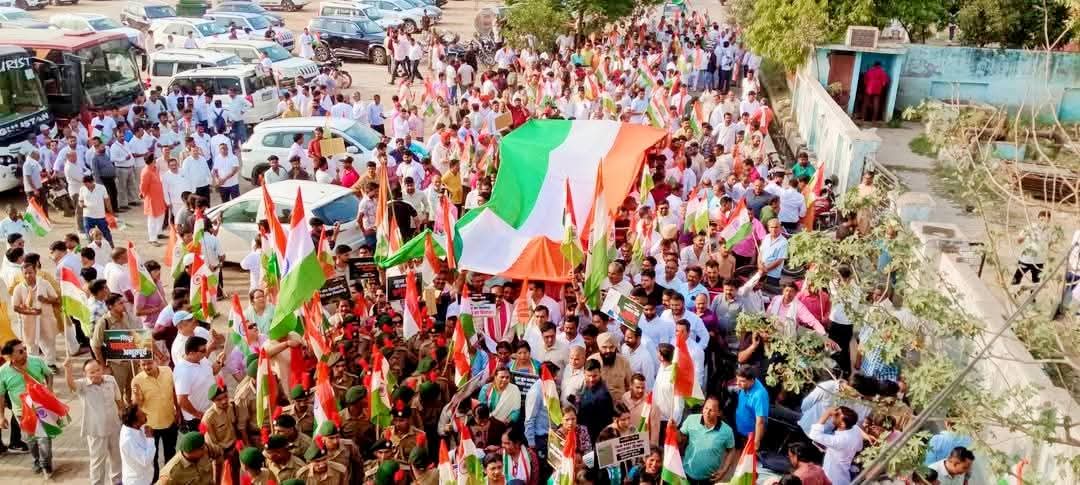 Bhupendra Chauhan Bobby (@bhupendrabobby1) on Twitter photo हर हाथ में तिरंगा 🇮🇳 हर मन में तिरंगा 🇮🇳
#OperationSindoor की सफलता और सेना के अद्भुत साहस व शौर्य के सम्मान में आज बिजनौर में आयोजित "तिरंगा शौर्य सम्मान यात्रा" में सहभाग किया |
#TirangaYatra #Bijnor हर हाथ में तिरंगा 🇮🇳 हर मन में तिरंगा 🇮🇳
#OperationSindoor की सफलता और सेना के अद्भुत साहस व शौर्य के सम्मान में आज बिजनौर में आयोजित "तिरंगा शौर्य सम्मान यात्रा" में सहभाग किया |
#TirangaYatra #Bijnor