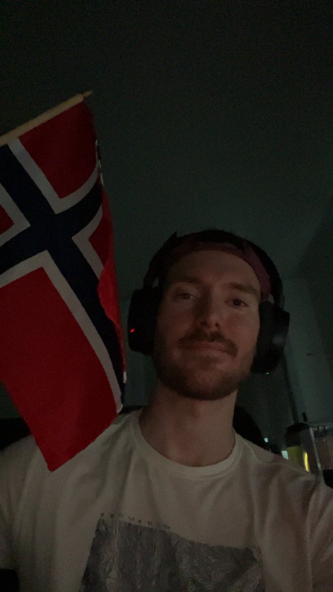 Gratulerer med dagen ❤️ 🇳🇴 

The closest thing to home I could get my hands on was meatballs from IKEA. So i’lll be celebrating our constitution day, in canada, with Swedish meatballs. How Ironic.

Dear Sweden, your meatballs are unmatched 💪🏻